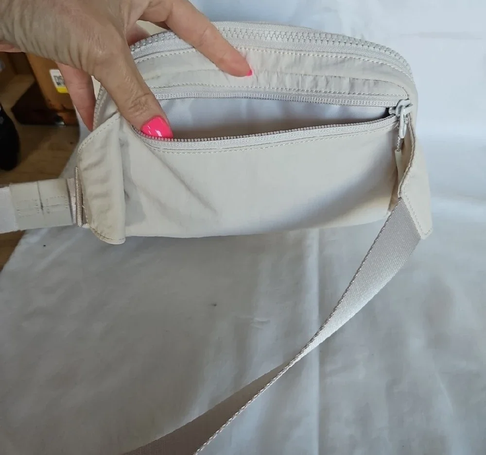 NWOT Lululemon athletica Woman's Chalk White Belt Bag